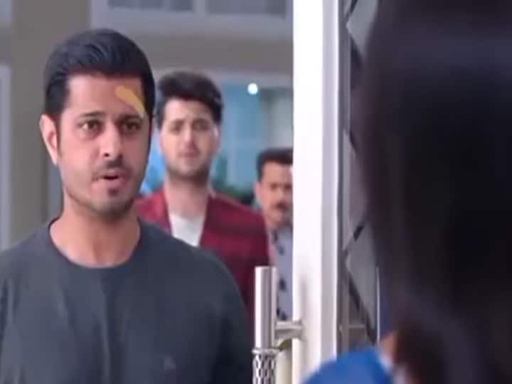 GHKKPM Spoiler Alert: घर से गायब हुई पत्रलेखा, सई ने च्वहाण फैमिली में की वापसी! तो विराट ने किया ऐसा बर्ताव Ghum Hai Kisikey Pyaar Meiin Spoiler Alert Patralekha Out Of The Chvahan Family Sai Come Back Virat Reacted and Misbehaved To Ex Wife GHKKPM Spoiler Alert: घर से गायब हुई पत्रलेखा, सई ने च्वहाण फैमिली में की वापसी! तो विराट ने किया ऐसा बर्ताव