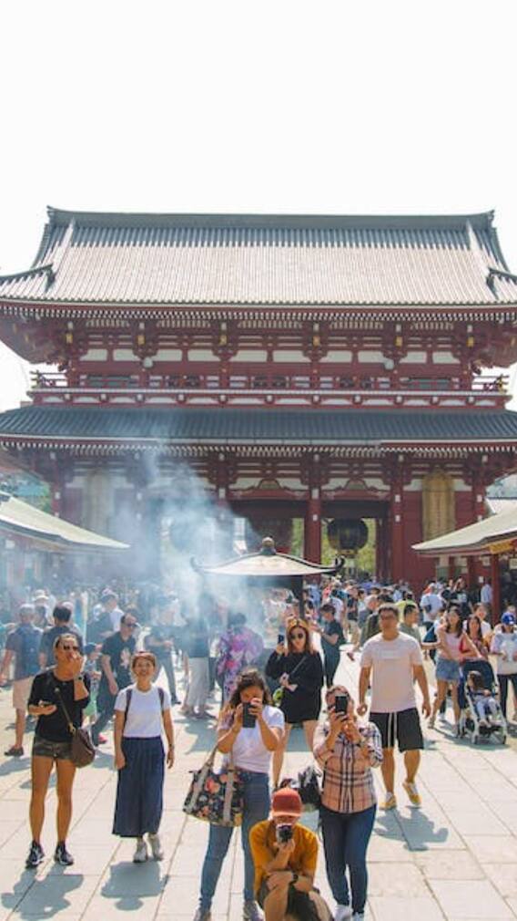 चीन के मंदिरों में अचानक क्‍यों लग रही है युवाओं की भीड़? क्या है वजह