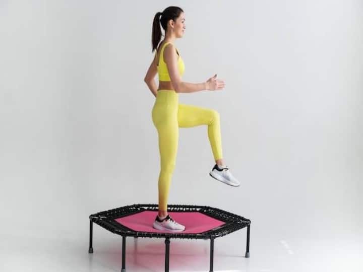 तेजी से करना चाहते हैं वेट लॉस तो Jumping Jacks को करें फिटनेस रूटीन में शामिल, इससे बेस्ट कुछ नहीं