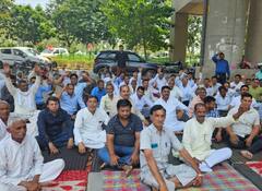 Greater Noida प्राधिकरण के खिलाफ 15 मई को किसानों का हल्ला बोल, मांग पूरी होने तक जारी रहेगा प्रदर्शन