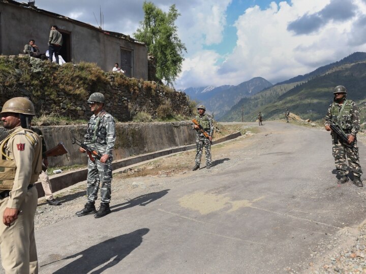Rajouri Encounter: जम्मू-कश्मीर के राजौरी में आतंकियों से मुठभेड़ में 5 जवान शहीद, जारी है सुरक्षाबलों का ऑपरेशन त्रिनेत्र