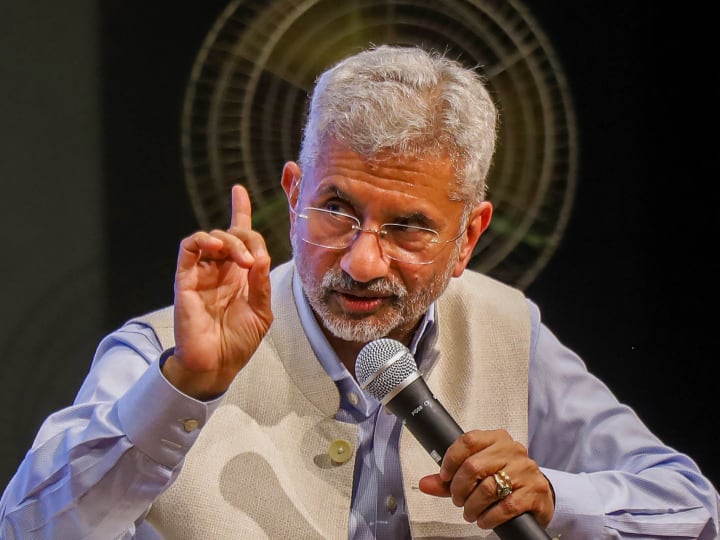 MEA S Jaishankar says we take strong Position on terrorism cause of victim 'हम आतंकवाद पर कड़ा रुख अपनाते हैं क्योंकि...' इजरायल हमास युद्ध पर संयुक्त राष्ट्र में भारत के स्टैंड के बाद बोले जयशंकर