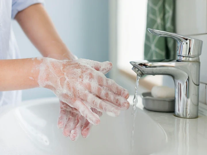 World Hand Hygiene Day 2023:  हमारे इर्द-गिर्द घूम रहे हैं वायरस ऐसे में क्यों जरूरी है बार-बार हाथ धोना, जाने हैंडवाश करने का सही तरीका