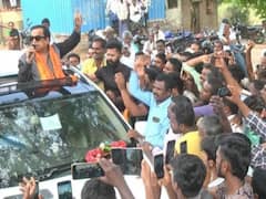 కర్నాటకలో బ్రహ్మానందం ఎన్నికల ప్రచారం, ప్రాణ స్నేహితుడి గెలుపు కోసం కష్టపడుతున్న కామెడీ బ్రహ్మ!