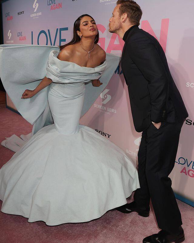 Priyanka Chopra Photo: પ્રિયંકા ચોપરા પાસે આ દિવસોમાં આરામ કરવાનો સમય નથી! મેટ ગાલા 2023માં ધૂમ મચાવ્યા બાદ અભિનેત્રી ફિલ્મ 'લવ અગેન'ના પ્રીમિયરમાં પહોંચી હતી. તેમાં સેમ હ્યુગન પણ મુખ્ય ભૂમિકામાં છે.