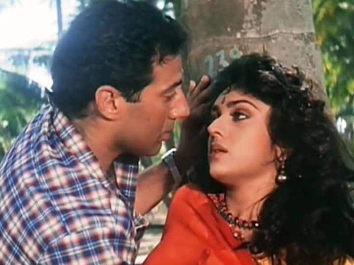 Sunny Deol And Meenakshi Sheshadri Kissing Scene in dacait Sunny Deol और Meenakshi Sheshadri के Kiss सीन को लेकर मचा था बवाल, एक्ट्रेस ने सुनाया शूटिंग का किस्सा