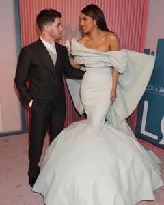 Priyanka Chopra: নিকের হাতে হাত রেখে 'লাভ এগেন'-এর প্রিমিয়ারে চোখধাঁধানো উপস্থিতি দেশি গার্লের