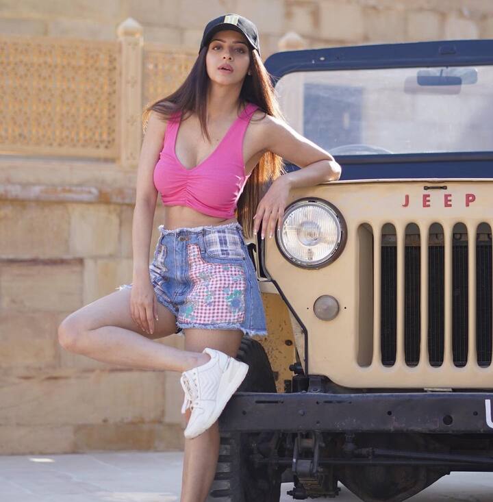 వేదిక ఫొటోలు - Image Credit: Vedhika/Instagram
