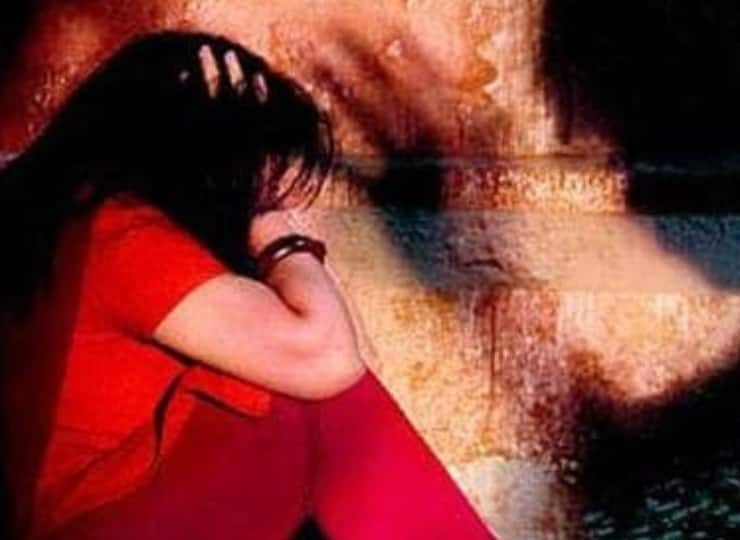 Raped a 14-year-old girl rajkot Rajkot Crime News : ઘરકામ જતી 14 વર્ષિય માસૂમને રૂમ સાફ કરવાના બહાને બોલાવીને આચર્યું દુષ્કર્મ