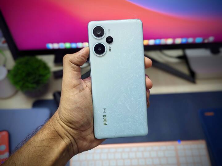 Poco F5 Launch: इस स्मार्टफोन में 6.67 इंच की एफएचडी प्लस एमोलेड डिस्प्ले मिलेगी जो 120hz के रिफ्रेश रेट को सपोर्ट करेगी. मोबाइल फोन Snapdragon 7+ Gen2 SoC पर काम करेगा और इसमें ट्रिपल कैमरा सेटअप मिलेगा जिसमें 64+8+2MP शामिल हैं.