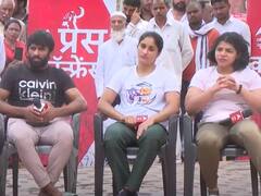 'महिला खिलाड़ियों को गाली देते हैं... बदतमीजी करते हैं', abp के शो में पहलवानों का बृजभूषण शरण सिंह पर आरोप