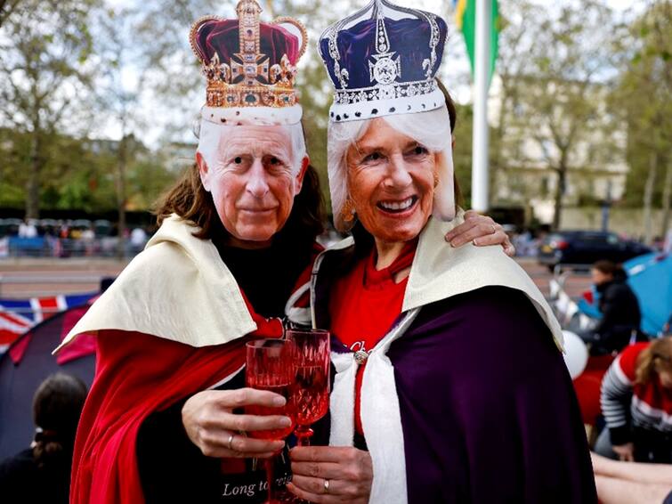 King Charles III Coronation Royal Family Fans Begin Gathering In Central London, 5,000 Members Of UK Armed Forces Set To Arrive King Charles III Coronation: Fans Gather In Central London, 5,000 Members Of UK Armed Forces To Arrive For Ceremony