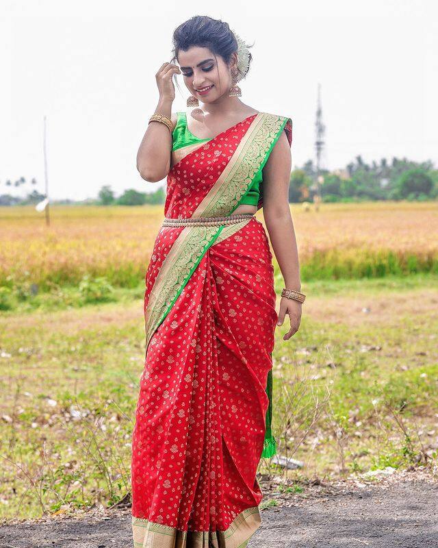 நீ வங்காள மகராணியே… வலது கால் எடுத்து வாராய் நீயே…