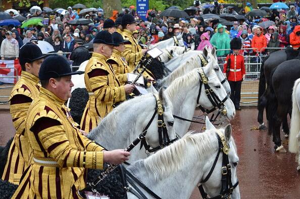 Mounted soldiers waited for the signal to march off in the procession back to the palace near the end of King Charles III and Queen Camilla's coronation. (Image Source: Getty)