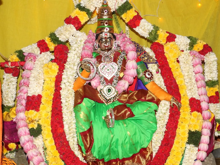 சித்ரா பெளர்ணமி: மங்கல தேவி கண்ணகி கோவிலில் ஆயிரக்கணக்கான மக்கள் வழிபாடு