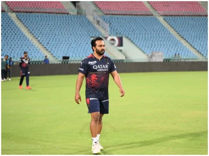 Kedar Jadhav commentary RCB IPL 2023 Amit Mishra Piyush Chawla IPL 2023: पीयुष चावला और अमित मिश्रा के बाद अब यह खिलाड़ी भी कमेंट्री से सीधा खेलता नज़र आएगा, RCB की प्लेइंग-11 में मिली जगह