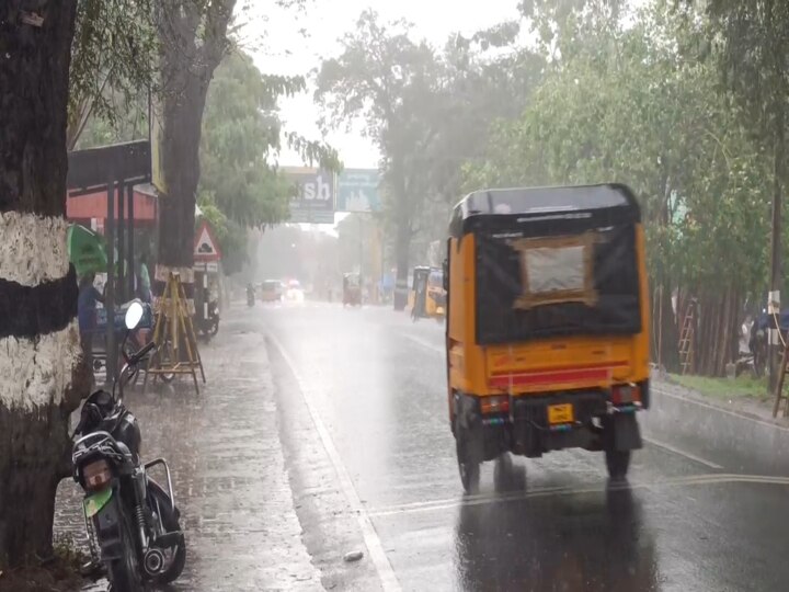 Rain: காஞ்சிபுரத்தில் இரண்டாவது நாளாக துவங்கியது மழை...ஜிலுஜிலு காஞ்சி..!