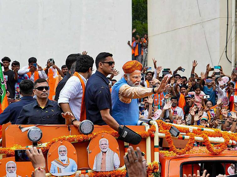 At PM Modi's Mega B'luru Roadshow, Man Appears As Hanuman Amid Bajrang Dal Ban Row — SEE PICS At PM Modi's Mega B'luru Roadshow, Man Appears As Hanuman Amid Bajrang Dal Ban Row — SEE PICS