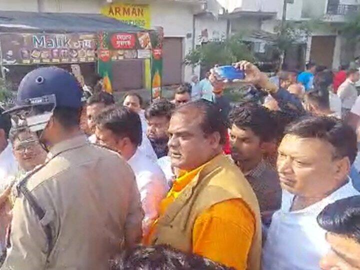 UP Nagar Nikay Chunav 2023 Supporters of Congress BJP candidates clashed and pelted stones in Bijnor ANN UP Nikay Chunav 2023: बिजनौर में कांग्रेस-बीजेपी प्रत्याशियों के समर्थकों में मारपीट और पथराव, पुलिस ने दिया ये अपडेट