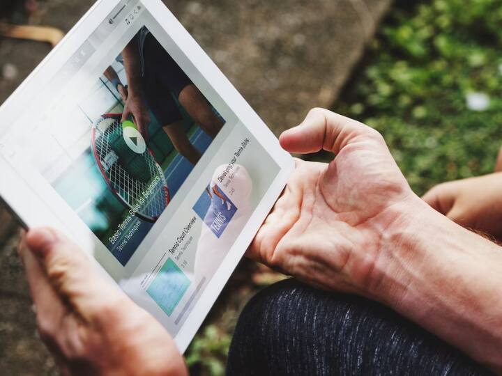 iPad की बैटरी जल्दी खत्म होने का कारण एचडी वीडियो को डाउनलोड या प्ले करना, लंबे समय तक WiFi यूज करना या बैकग्राउंड ऐप्स का चलना और इन्हें दिया हुआ अलग-अलग एक्सेस हो सकता है.