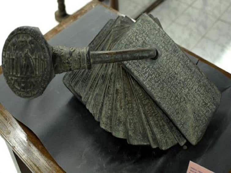Thanjavur: சோழர்களின் பண்பாட்டை விளக்கும் கரந்தை செப்பேடு Thanjavur Karanta Seppedu depicting the culture of the Cholas TNN Thanjavur: சோழர்களின் பண்பாட்டை விளக்கும் கரந்தை செப்பேடு