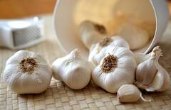 One Clove Garlic : காலையில் எழுந்ததும் ஒரு பல் பூண்டை மென்று சாப்பிட்டாபோதும்.. இவ்வளவு நன்மைகளா? வாவ்