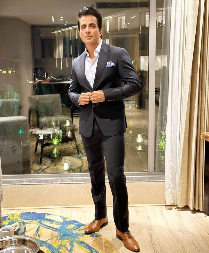 सोनू का लग्जरी घर करीब 20 करोड़ रुपये का है. जिसमें सभी चीजों को एक्टर ने वास्तु शास्त्र के साथ डिजाइन करवाया है.