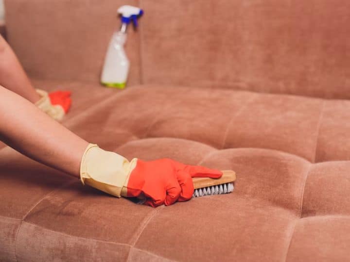 Sofa Cleaning Tips Use This Method To Clean Dirty Sofa Sofa Cleaning Tips: घर का सोफा हो गया है गंदा? तो बिना वैक्यूम क्लीनर ऐसे कर लें साफ, आ जाएगी नए जैसी चमक