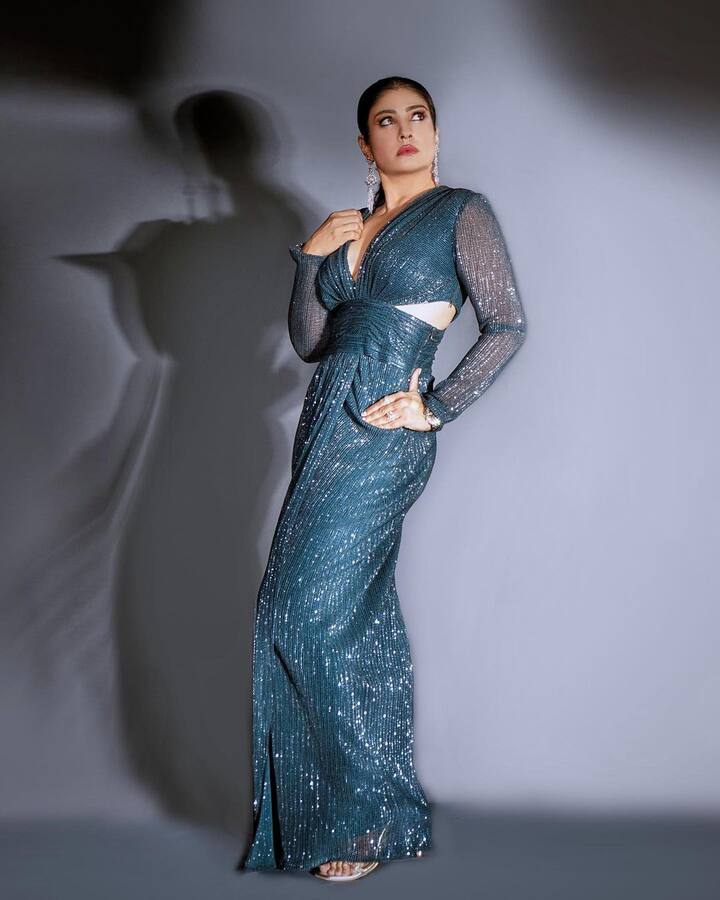 फिल्म “पत्थर के फूल” से अपना करियर शुरू करने वाली रवीना को असली फेम “दिलवाले” से मिला था. इस फिल्म के बाद रवीना ने कई हिट फिल्मों में काम किया.