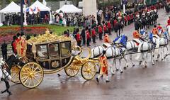 King Charles III Coronation: कितने घोड़ों वाले रथ पर सवार हुए 'अंग्रेजों के राजा'? ये रही राज्याभिषेक के दौरान किंग चार्ल्स की अनदेखी तस्वीरें