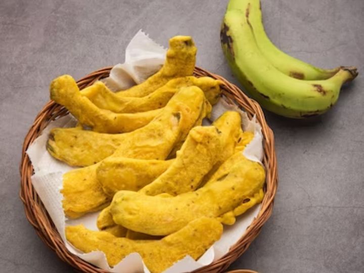 Banana Pakoda Recipe Know How To Make Raw Banana Pakoda And Its Health  Benefits | Banana Pakoda Recipe: शुगर और BP को कंट्रोल में ला सकते हैं  'केले के पकौड़े', अभी जान