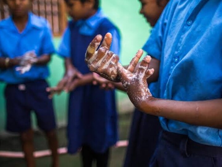 இது கொரோனாவுடன் வாழப்பழகும் காலம்! குழந்தைகளுக்கு சுகாதாரத்தை கற்றுக்கொடுங்கள்… டிப்ஸ் இதோ!