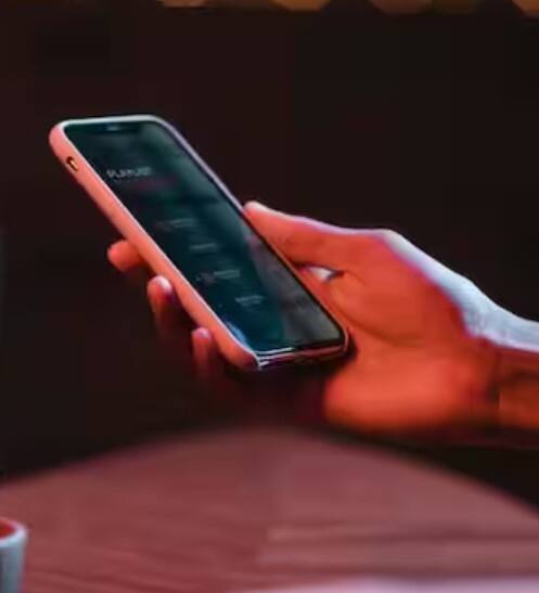 मोबाइल से 'चिपके' रहना छोड़ दें, नहीं तो हो जाएंगे हाई ब्लड प्रेशर के शिकार, जानें इसके नुकसान मोबाइल से 'चिपके' रहना छोड़ दें, नहीं तो हो जाएंगे हाई ब्लड प्रेशर के शिकार, जानें इसके नुकसान