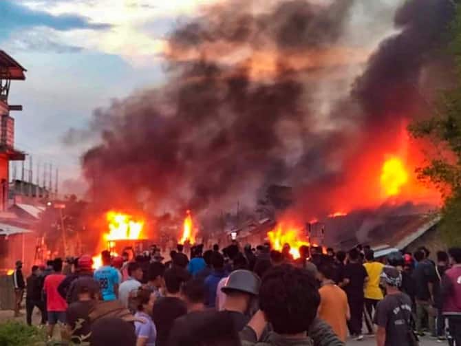 Manipur Violence: Why Violence Broke Out In Manipur What Is The Battle Between Kuki Naga Meitei Community | Explained: हिंसा क्यों भड़की मणिपुर में, क्यों हो रहा एक समुदाय दूसरे के खून
