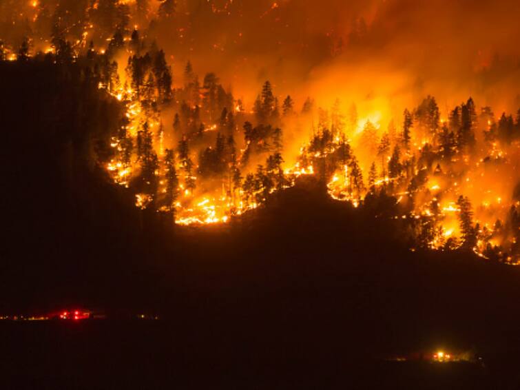 Thousands Of Canadians Forced To Evacuate Their Homes As Wildfire And Flood Rages Climate Change Natural Calamity Thousands Of Canadians Forced To Evacuate Their Homes Due To Wildfire And Floods