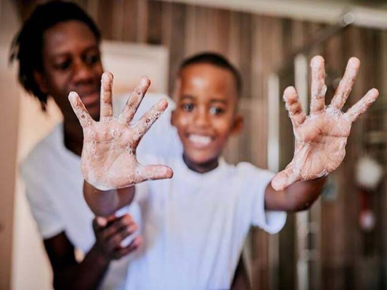 It is time to live with Corona Teach your kids about hand hygiene here are the tips இது கொரோனாவுடன் வாழப்பழகும் காலம்! குழந்தைகளுக்கு சுகாதாரத்தை கற்றுக்கொடுங்கள்… டிப்ஸ் இதோ!
