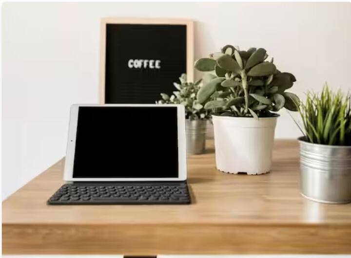 ਜੇਕਰ ਤੁਸੀਂ ਮੈਜਿਕ ਕੀਬੋਰਡ ਦੇ ਨਾਲ ਆਈਪੈਡ ਦੀ ਵਰਤੋਂ ਕਰਦੇ ਹੋ, ਤਾਂ ਜਦੋਂ ਤੁਸੀਂ ਪੂਰਾ ਕਰ ਲੈਂਦੇ ਹੋ, ਤਾਂ ਕੀਬੋਰਡ ਨੂੰ ਅਯੋਗ ਕਰ ਦਿਓ ਅਤੇ ਇਸਨੂੰ ਬੰਦ ਕਰ ਦਿਓ ਕਿਉਂਕਿ ਇਸਨੂੰ ਚਾਲੂ ਰੱਖਣ ਨਾਲ ਬੈਟਰੀ ਪੂਰੀ ਤਰ੍ਹਾਂ ਖਤਮ ਹੋ ਜਾਂਦੀ ਹੈ।