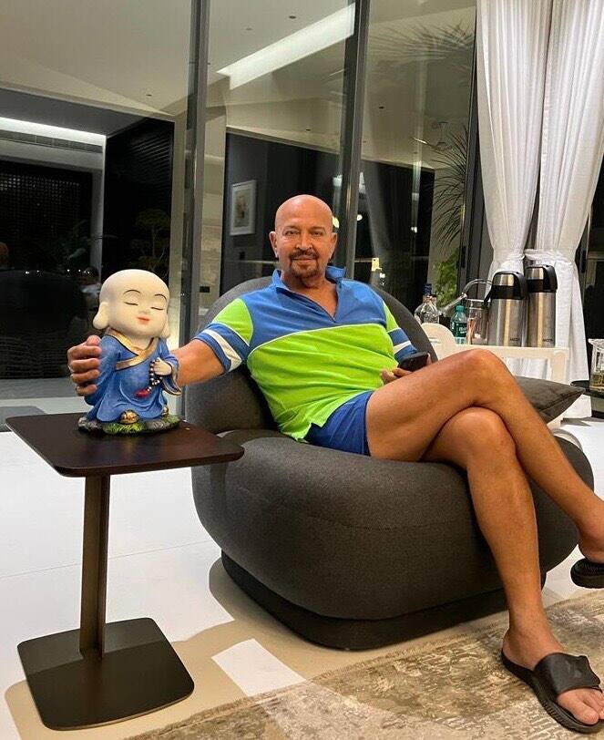 राकेश रोशन ने अपनी एक्टिंग करियर में एक से बढ़कर एक फिल्में दी हैं. जिसमें ‘पराया धन’, ‘जख्मी’, ‘खानदान’, ‘हमारी बहू अल्का’ जैसी कई फिल्में शामिल है.