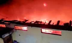 Pune Fire : पुण्यात गोडाऊनला आग; मंडप, खुर्च्या जळून खाक, भीषण आगीनं मोठं नुकसान