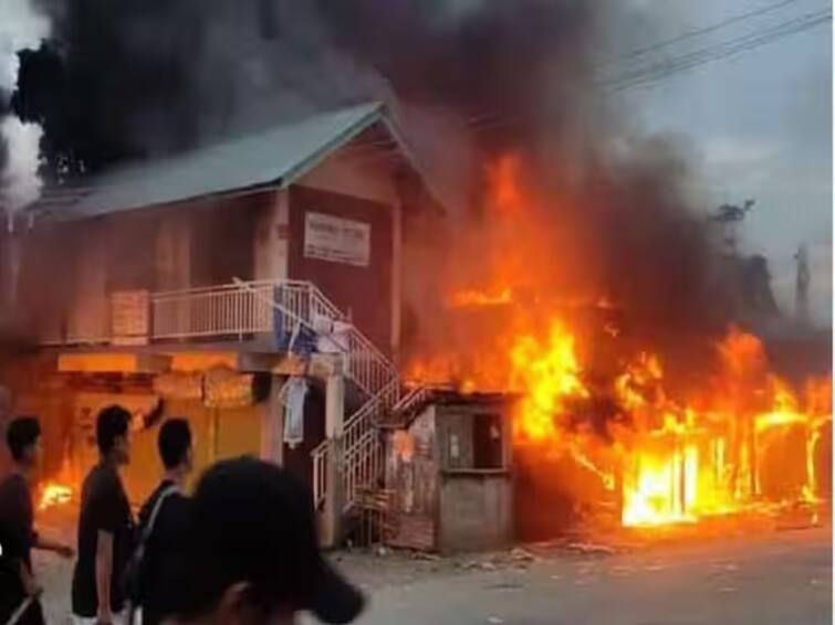 Manipur violence Death Toll Crosses 50 Shops Markets Open Peace Manipur Violence: மணிப்பூர் கலவரம்.. உயிரிழந்தோர் எண்ணிக்கை 54 ஆக உயர்வு..! தற்போதைய நிலவரம் என்ன?