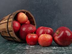 ਜੇਕਰ ਤੁਸੀਂ ਵੀ ਸੇਬ ਨੂੰ ਫਰਿੱਜ 'ਚ ਰੱਖਦੇ ਹੋ, ਤਾਂ ਭੁੱਲ ਕੇ ਵੀ ਨਾ ਕਰੋ ਇਹ ਗਲਤੀ, ਸਿਹਤ ਨੂੰ ਹੋਵੇਗਾ ਇਹ ਨੁਕਸਾਨ