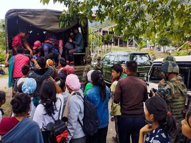 Manipur latest news 54 Dead in Manipur Violence Most shops and markets in Imphal town open As Army Takes Control Manipur : मणिपूर: हिंसाचारात 54 जण ठार; परिस्थिती लष्कराच्या नियंत्रणात, इंफाळमध्ये जनजीवन पूर्वपदावर