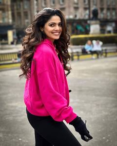 Pooja Sawant: पूजा सावंतच्या फोटोवर खिळल्या चाहत्यांच्या नजरा; 'पर्पल गर्ल'चा कूल अंदाज