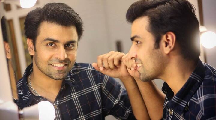 जीक्यू की रिपोर्ट के अनुसार पंचायत सीजन 2 हर एपिसोड के लिए जितेंद्र कुमार ने 50,000 रुपये चार्ज किए थे. इस सीरीज में 8 एपिसोड थे. जितेंद्र कुमार ने एमेजॉन प्राइम की इस सीरीज में काम किया जहां से उन्होंने 8 एपिसोड के लिए चार लाख की फीस ली.