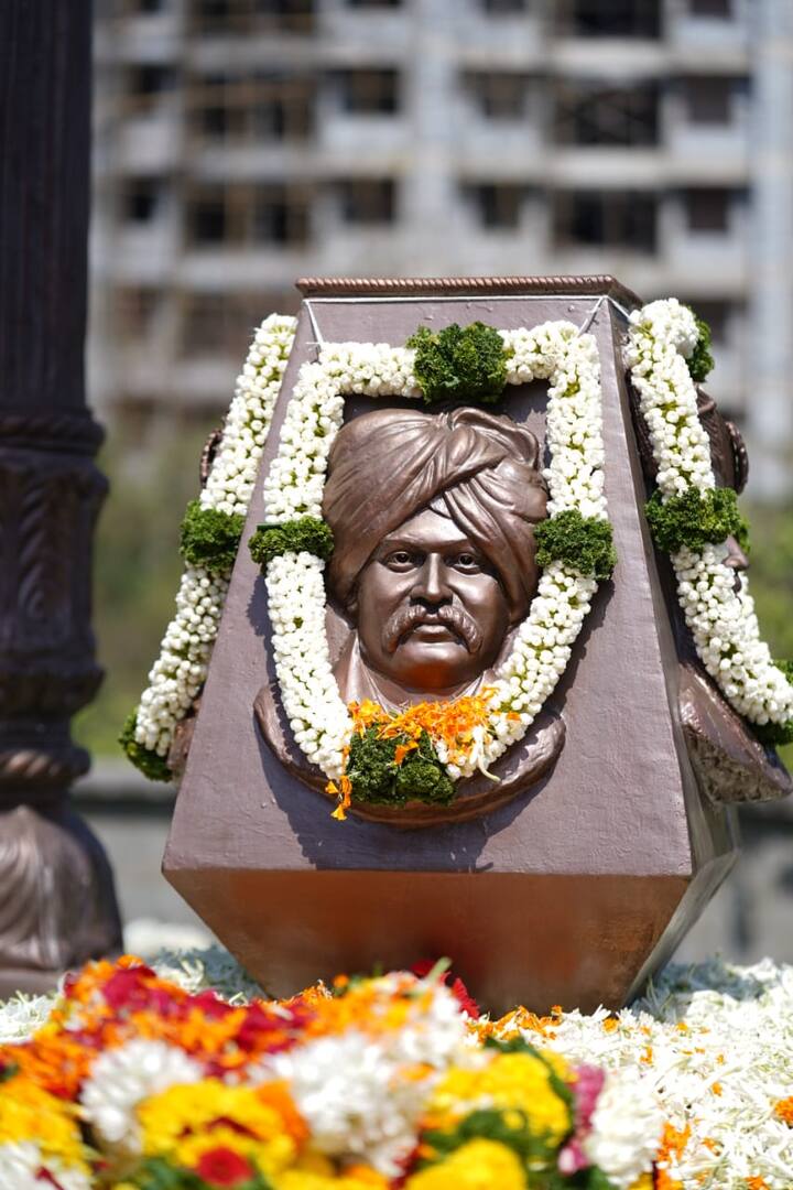 राजर्षी छत्रपती शाहू महाराजांच्या 101 व्या स्मृती दिनानिमित्त आज शनिवारी 6 मे रोजी सकाळी 10 वाजता अवघे कोल्हापूर 100 सेकंदासाठी स्तब्ध झाले.