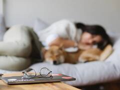 क्या होता है Sleep Divorce? जिसमें कपल रहते साथ में हैं, मगर सोते वक्त फॉलो करने होते हैं ये नियम