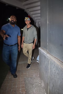 Hrithik Roshan ने गर्लफ्रेंड और दोनों बेटों के साथ एंजॉय की मूवी डेट, रेहान और रिदान के साथ Saba की दिखी खास बॉन्डिंग