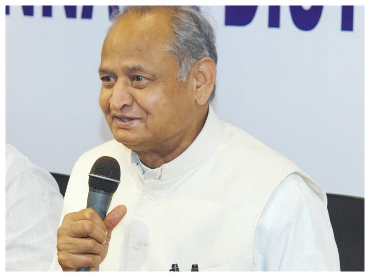 'Read The Law...': Ashok Gehlot Urges Poll Body To Ban PM Modi From Campaigning In Karnataka 'Read The Law...': Ashok Gehlot Urges Poll Body To Ban PM Modi From Campaigning In Karnataka