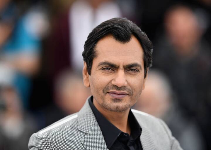 नवाजुद्दीन सिद्दीकी अपनी दमदार फिल्मों की वजह से काफी ज्यादा पसंद किए जाते हैं और इतना ही नहीं उन्हें सैक्रेड गेम्स जैसी नेटफ्लिक्स वेब सीरीज में काफी पसंद किया. लेकिन अगर हम उनकी फीस की बात करें तो आपको बता दें कि उन्होंने सैक्रेड गेम्स के सीजन 2 में 10 करोड़ रुपए की फीस ली थी.