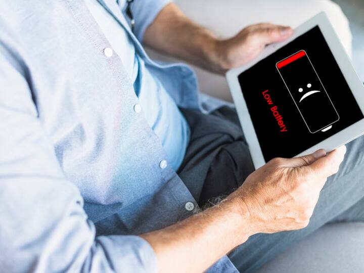 iPad: अगर आपके iPad की बैटरी फटाफट खत्म हो जाती है तो आज हम आपको कुछ टिप्स बताने वाले हैं जिनकी मदद से आप इसकी बैटरी को बूस्ट कर सकते हैं और फिर ये दिनभर यूज किया जा सकेगा.